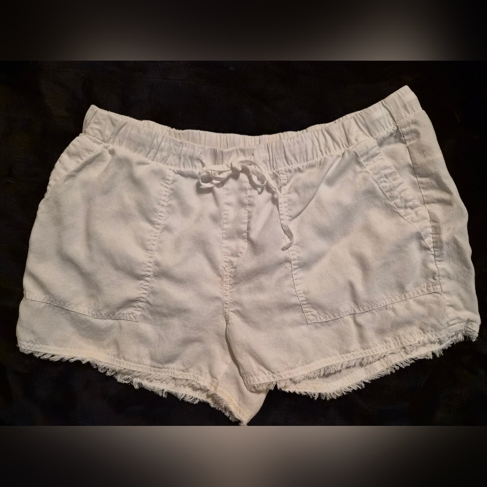 Cloth & Stone White Shorts